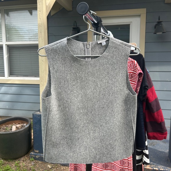 COS felt sleeveless shell size 4 - Picture 2 of 3